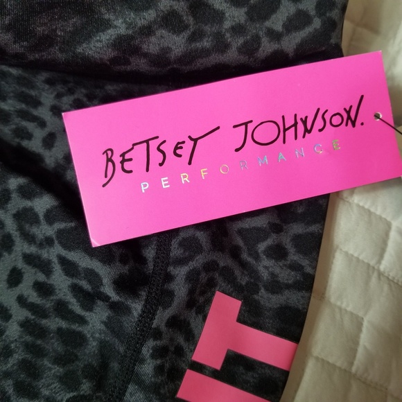 Betsy Johnson Performance Work Out Capris - Picture 7 of 8